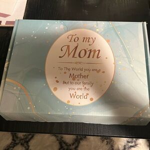 Gift Box for Mom with Heartfelt Message